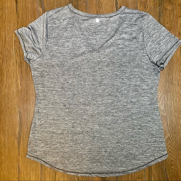 90 degree by Reflex gray v-neck short sleeve work top - Picture 4 of 8